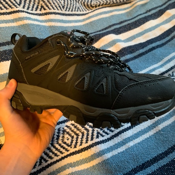 Men’s sketcher size 9. - Picture 2 of 6